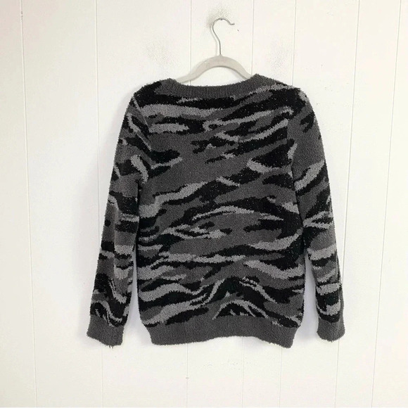 Barefoot Dreams Cozy Chic Seaside Crew Neck Zebra Camo Super Soft Sweater Small - Picture 2 of 14